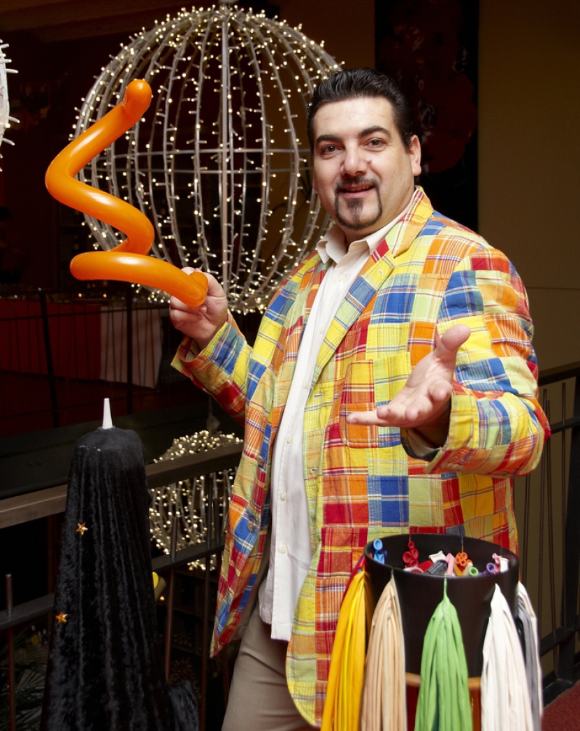 Fabrizio le magicien des ballons à Marseille France, animation sculptures de ballons à marseille avec fabrizio
