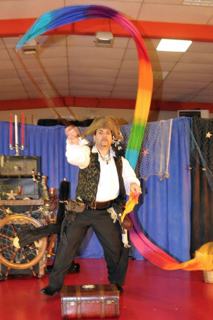arc en ciel avec Fabrizio le pirate magicien en spectacle pour enfants à Marseille et région PACA