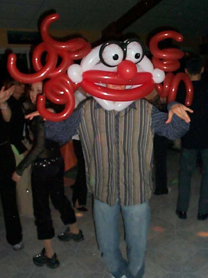 masque de clown en ballons sculptés par Fabrizio le magicien fantaisiste à Marseille et région PACA France, Balloon Artist Top-Twister