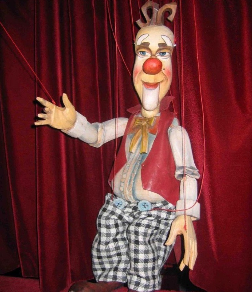 clown marionnette de Fabrizio, marionnette à fils clown de Fabrizio le magicien de Marseille 13