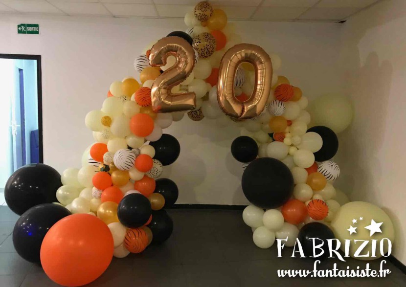 Arche organique en ballons, décoration ballons marseille, réalisation Fabrizio Magic Balloon